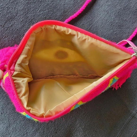 Authentic Wayuu Mochila Colombian Bag Medium Clutch Evil Eye Hot Pink Crossbody - Picture 5 of 5
